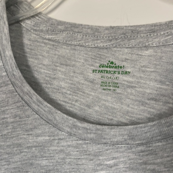 St Patrick Way to Celebrate Women's Lucky Graphic Print T-Shirt Gray / Size XL - Picture 8 of 10